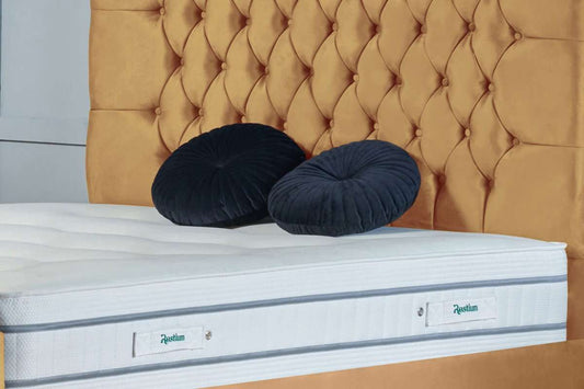 Sovi Chesterfield Bed - Restium
